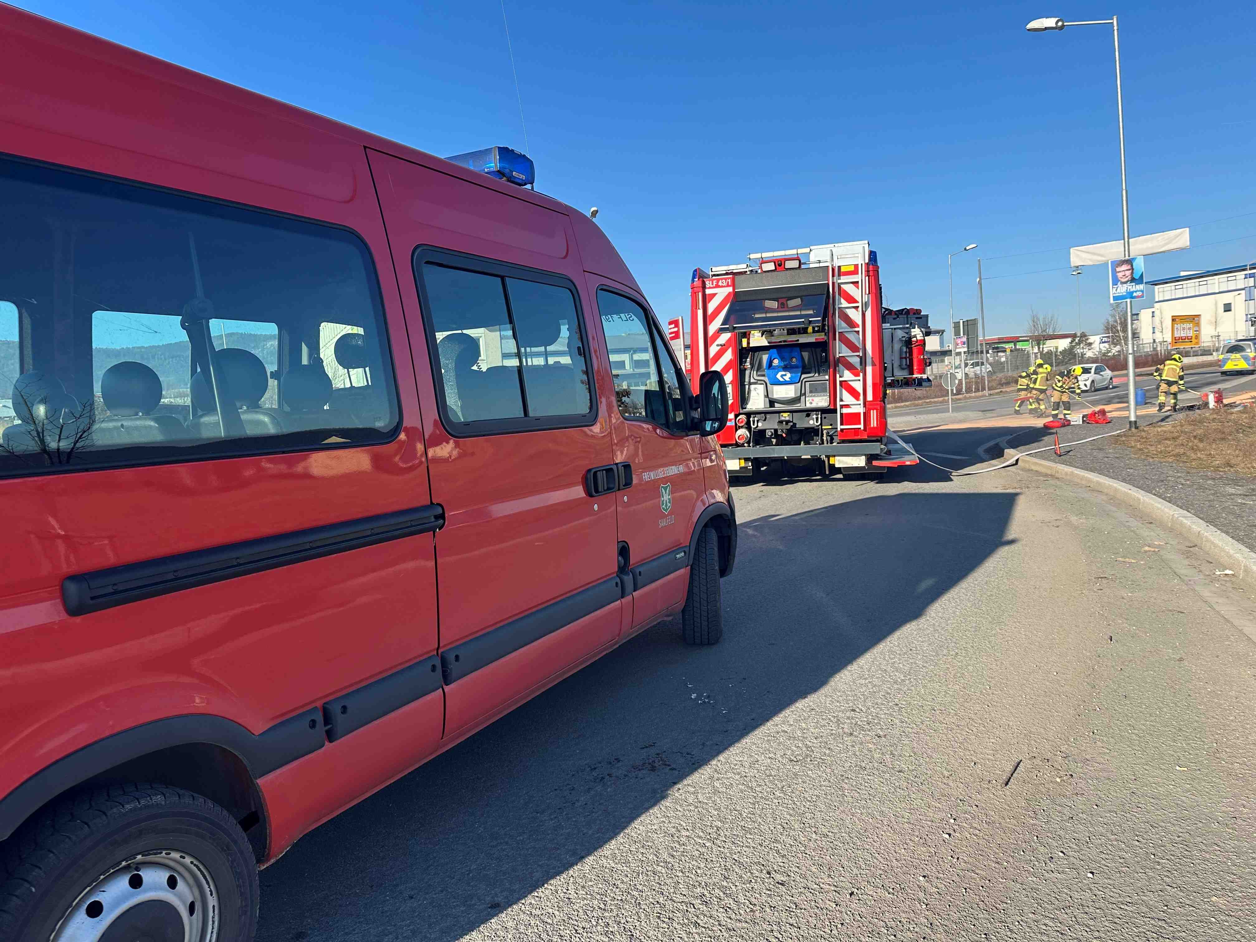 Verkehrsunfall über Kreisverkehr